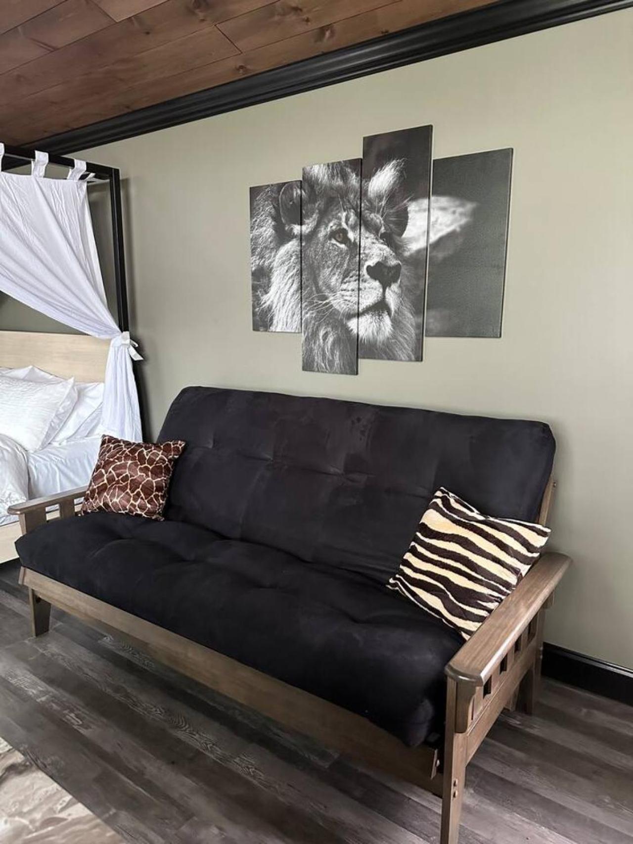 Big Cat Bungalows At The Haven - Lion 2 Canastota Kültér fotó